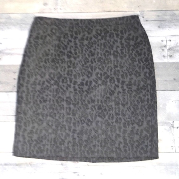 Ann Taylor Loft Petites Grey Leopard Print Skirt 6P - Picture 1 of 11